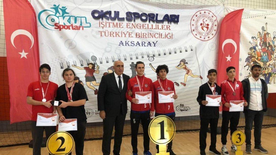 Gülay Kaynak Sarıkaya Mesleki ve Teknik Anadolu Lisesi Öğrencimizden İşitme Engelliler Badminton Türkiye 3.lüğü